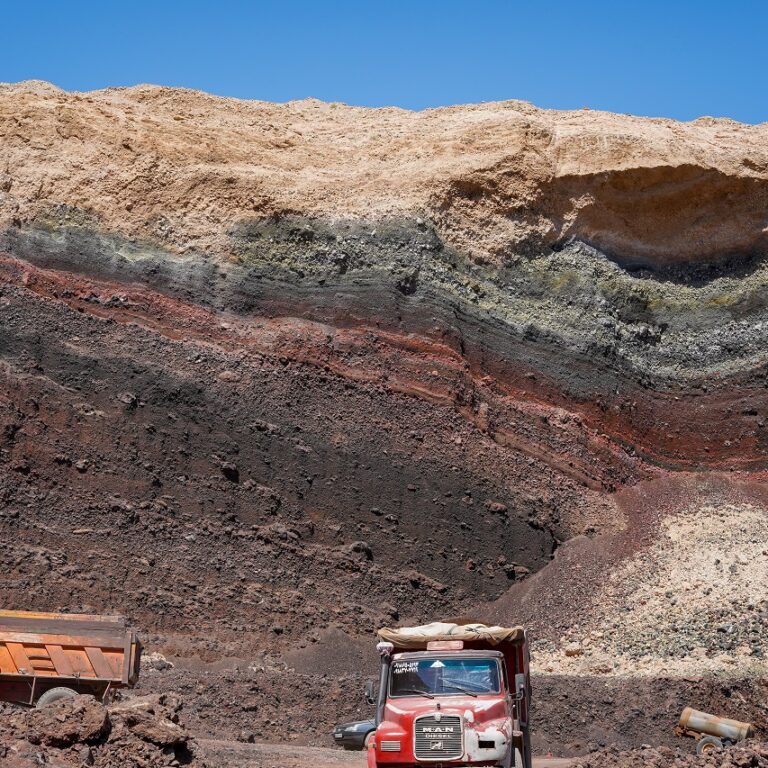 تصفیه بیولوژیکی و شیمیایی آب با استفاده از پوکه معدنی