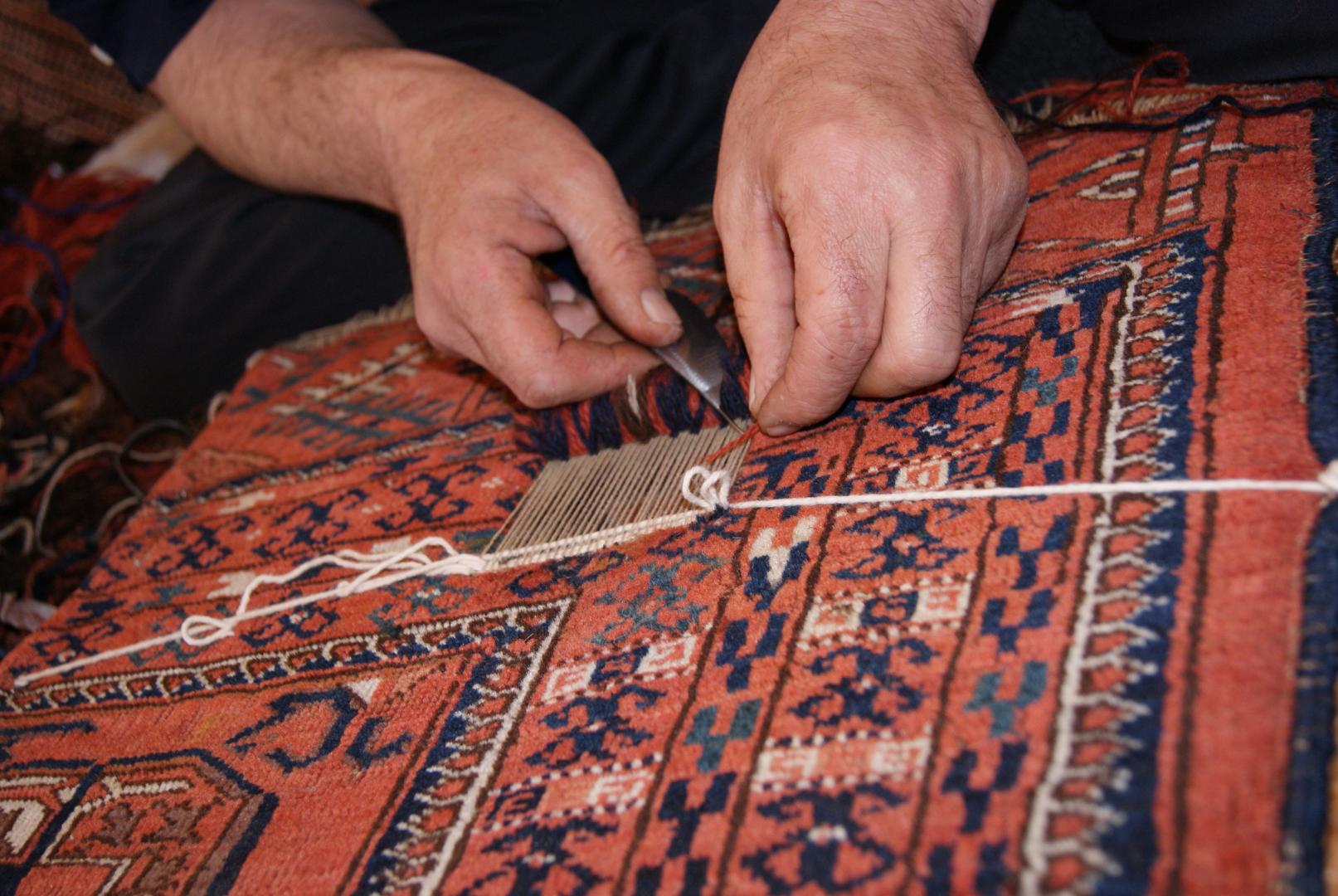 رفع سوختگی فرش با سنگ پا رفع سوختگی فرش با سنگ پا